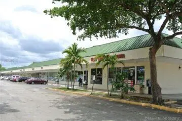 Retail strip center with multiple storefronts, representing commercial rental property insurance for landlords and investors